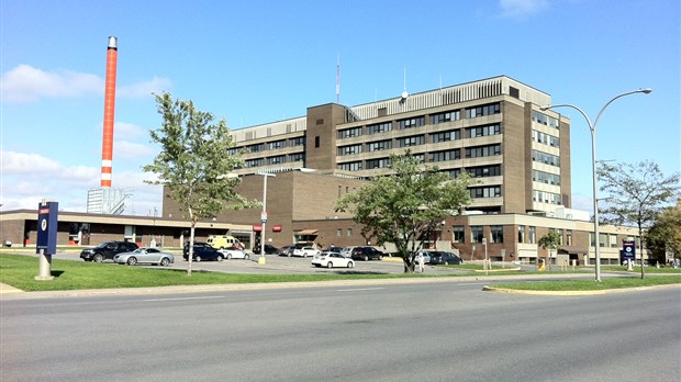 On accède à l'urgence de l'hôpital par la rue Pierre-Caisse seulement