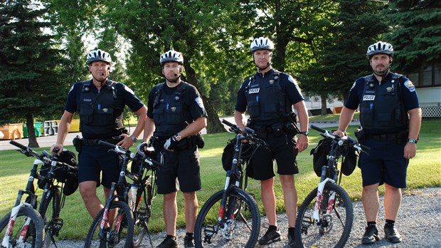 Les policiers à vélo sillonnent le territoire