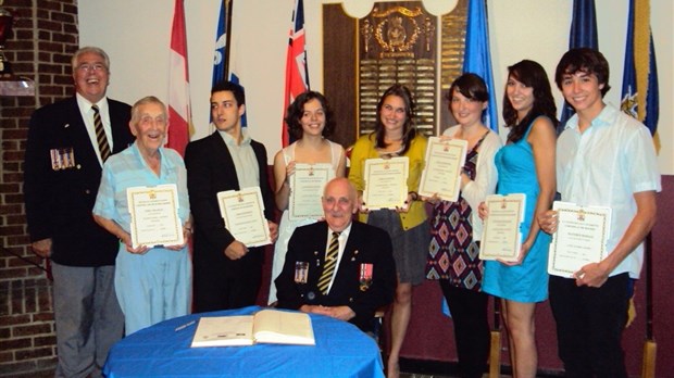 Bourses scolaires remises par la Légion royale canadienne no.034 Arras Chambly