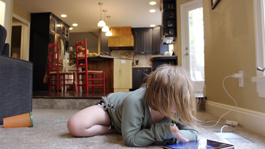 Les revers des appareils numériques pour réguler l'émotion d'un enfant