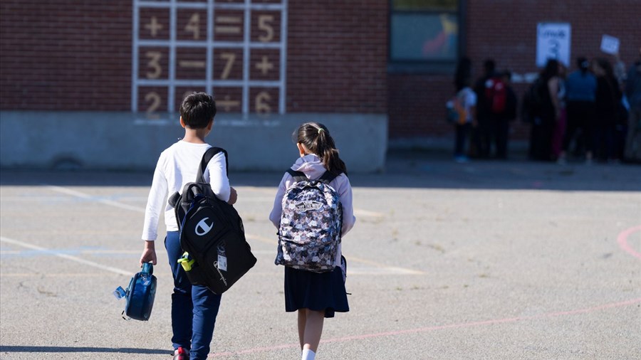 Les écoles publiques se tournent vers la philanthropie, mais le privé empoche