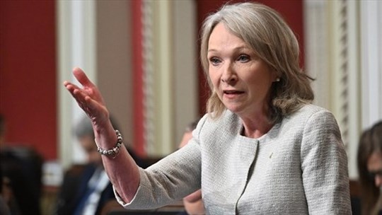 Projets informatiques en santé: Sonia Bélanger justifie les dépassements de coûts